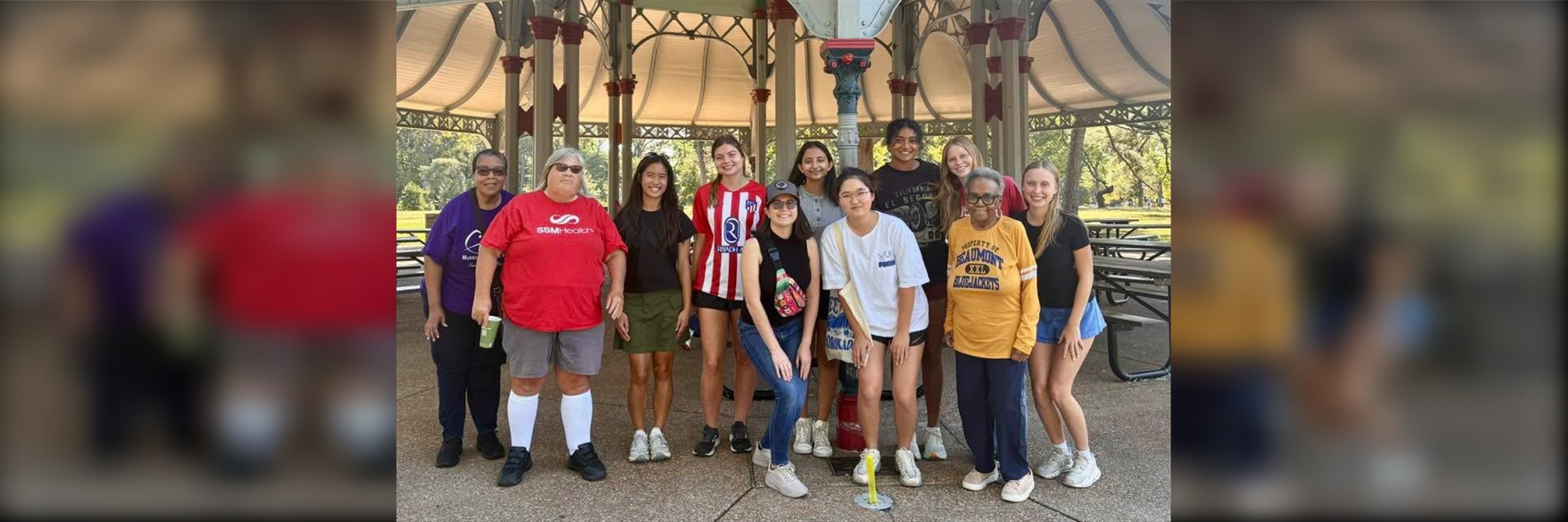 fall-walk-slu-students